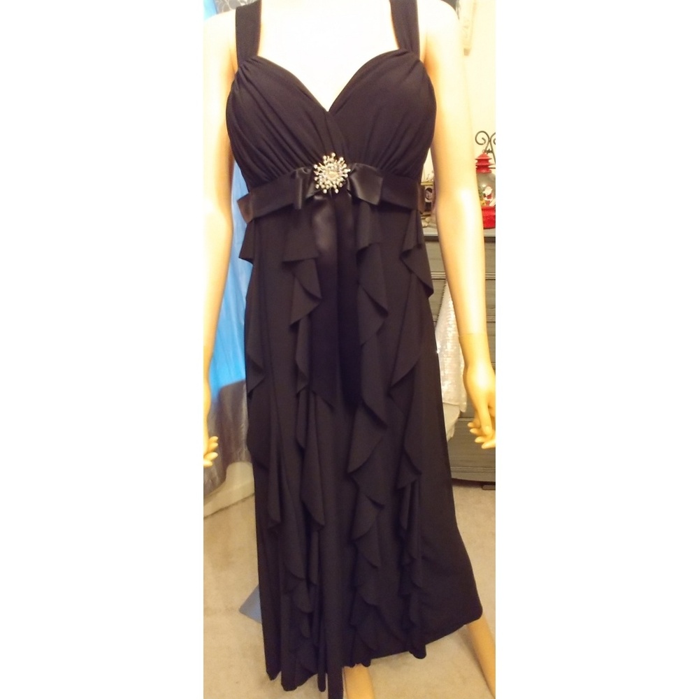 BETSY & ADAM STUNNING LONG BLACK GOWN/DRESS